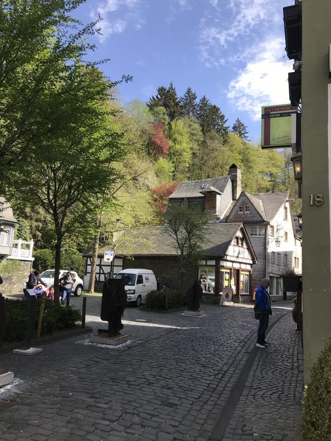 Hotel Alt Montjoie Exterior photo