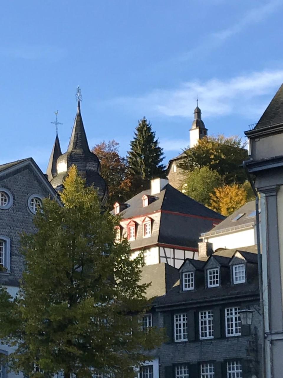 Hotel Alt Montjoie Exterior photo